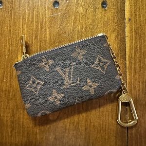 Louis Vuitton key cleis